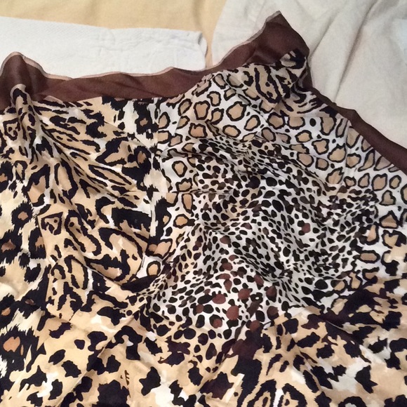 Silk square scarf. Like new - Picture 4 of 7